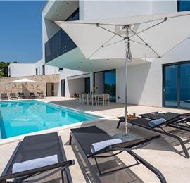 5-Bedroom beach front Villa with Heated Infinity Pool Near Omis, sleeps 10